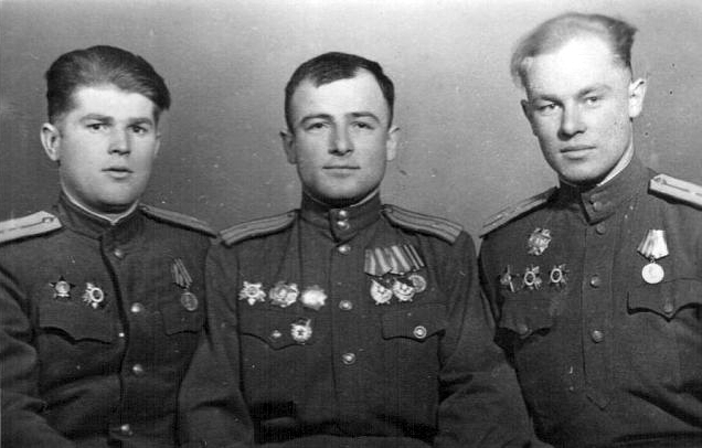 Кудрявцев Б.Н с однополчанами. 1945 г. Югославия