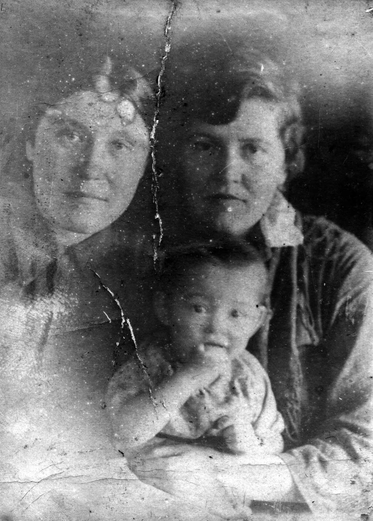 Яневская Лидия Даниловна(справа) с дочкой Галиной