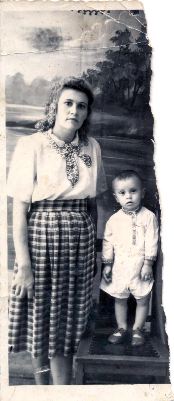 Губанова Нина Даниловна с сыном Анатолием.