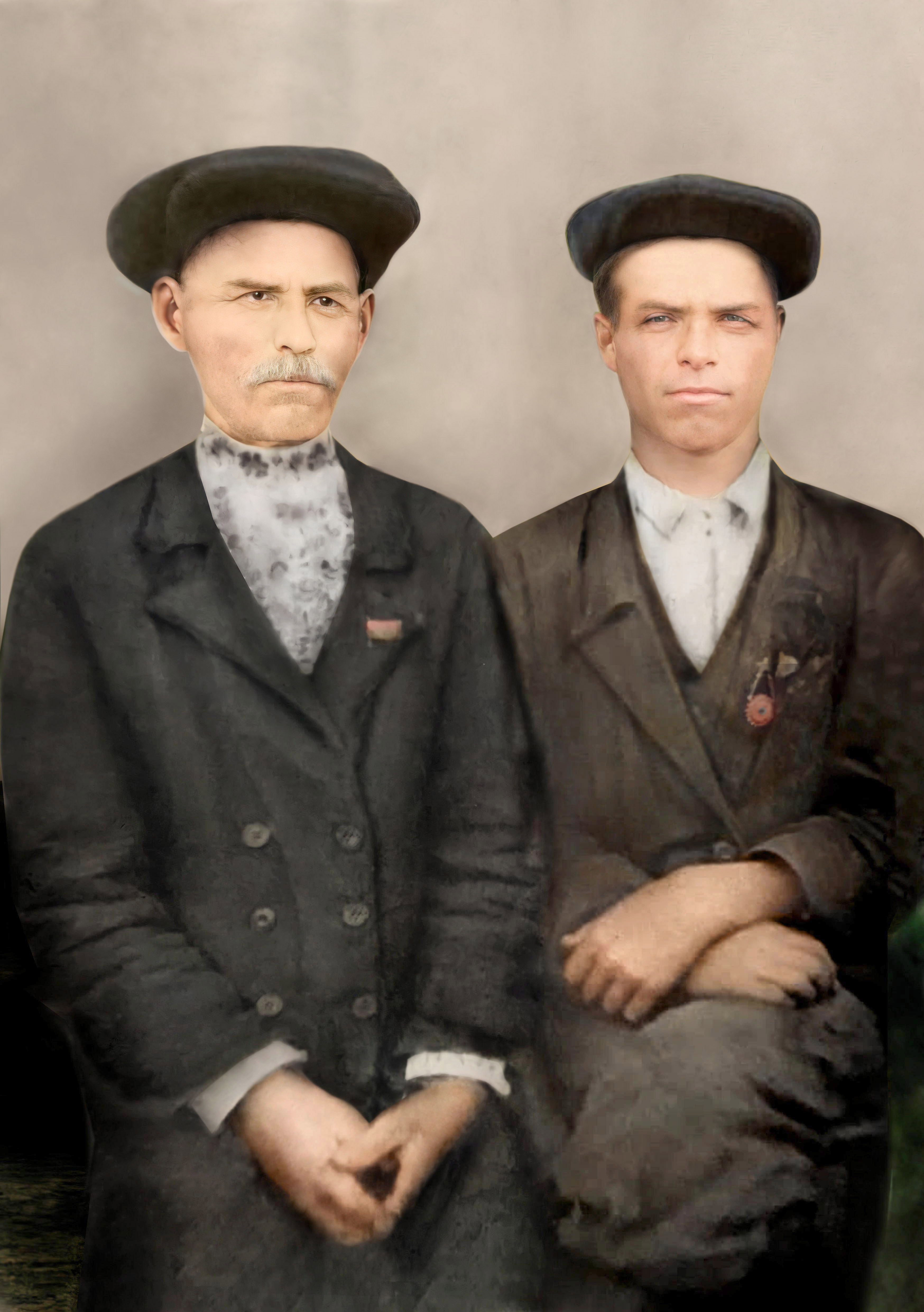 Ксенофонт Михайлович и Иван Ксенофонтович Лабеевы. Отреставрированная фотография.