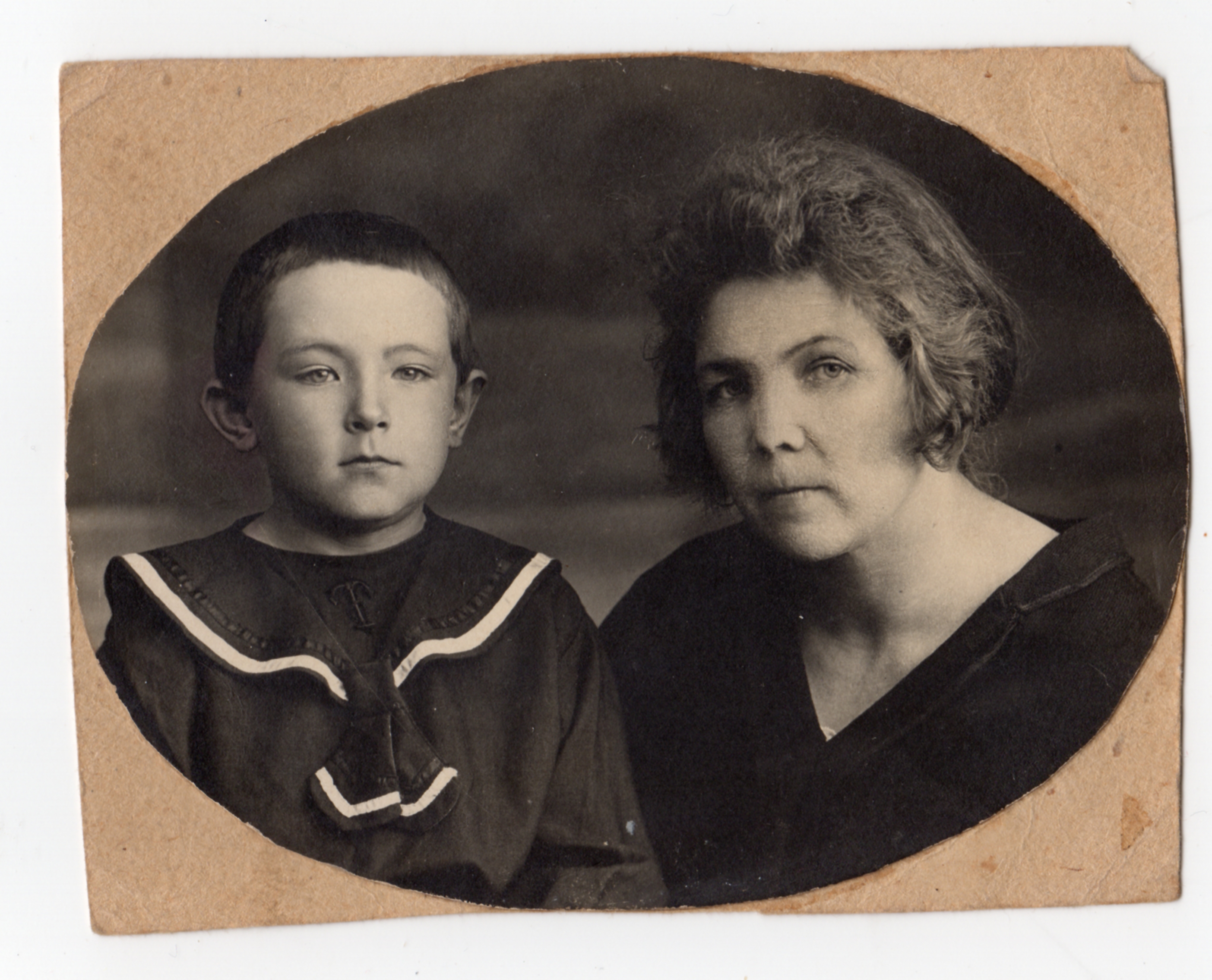 Сацердотова А. Д. с сыном Юрием. СССР, Омск, конец 1920-х гг.